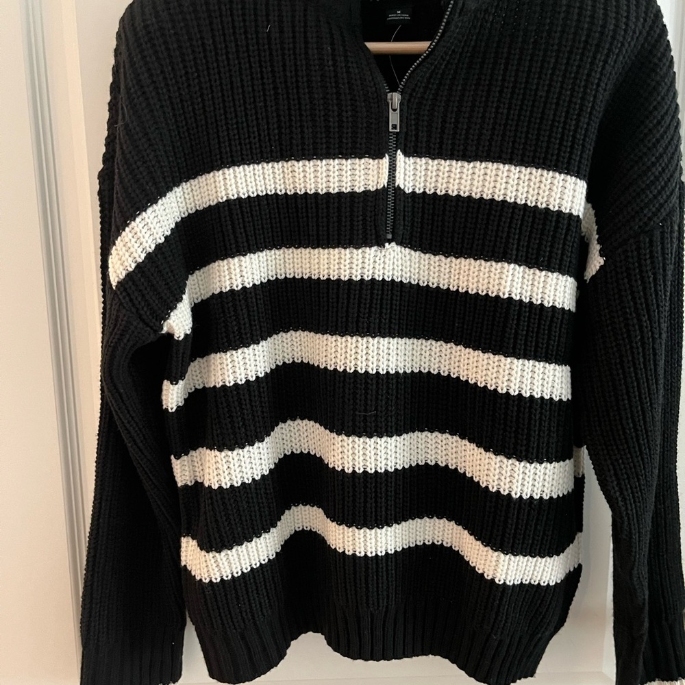 Sanctuary knitwear. Never worn
Size M
Black wit white stripes